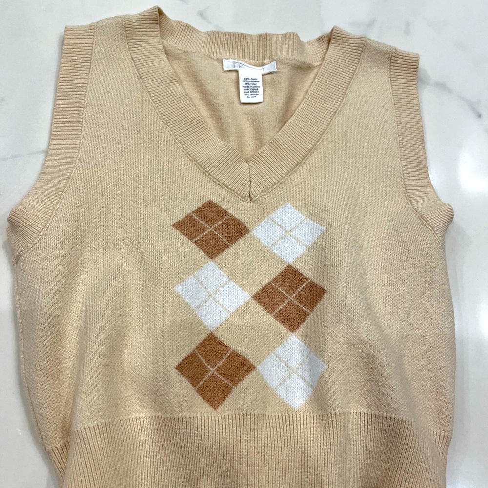 Brown cropped sweater vest!